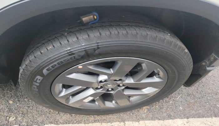 2023 Tata Safari XT PLUS, Diesel, Manual, 13,493 km, tyre