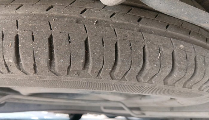 2021 Maruti Ertiga VXI CNG, Petrol, Manual, 96,725 km, tyre