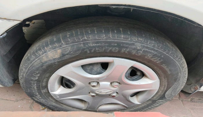 2011 Hyundai Accent EXECUTIVE, Petrol, Manual, 80,898 km, tyre