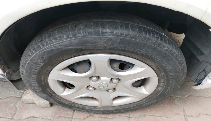 2011 Hyundai Accent EXECUTIVE, Petrol, Manual, 80,898 km, tyre