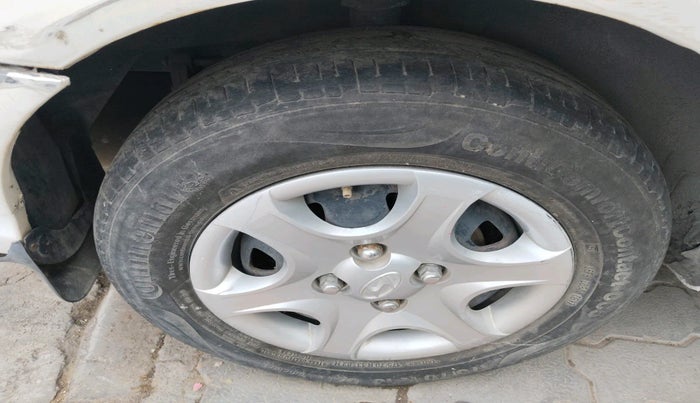 2011 Hyundai Accent EXECUTIVE, Petrol, Manual, 80,898 km, tyre