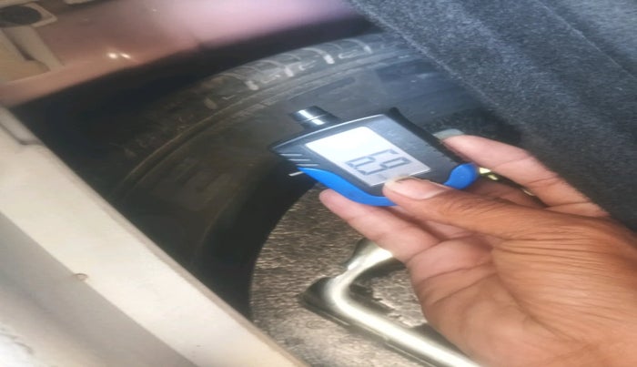 2022 Mahindra XUV300 W8 (O) 1.2 PETROL, Petrol, Manual, 47,974 km, tyre