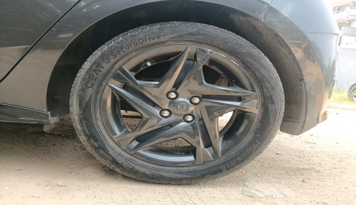 2022 Hyundai NEW I20 SPORTZ 1.2 MT, Petrol, Manual, 37,360 km, tyre