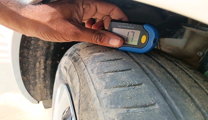 2021 Maruti Swift VXI, Petrol, Manual, 72,554 km, tyre