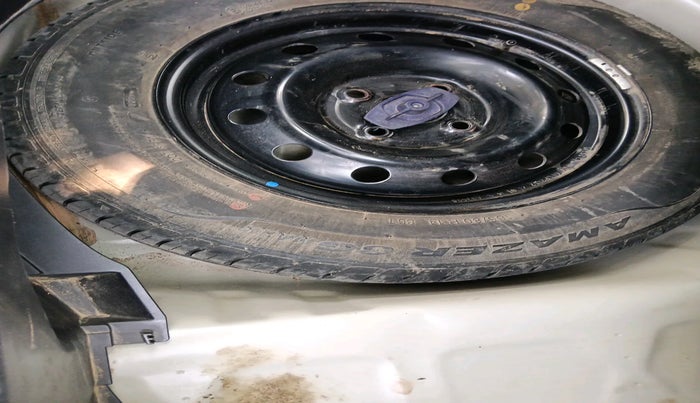 2021 Maruti Swift VXI, Petrol, Manual, 72,554 km, tyre