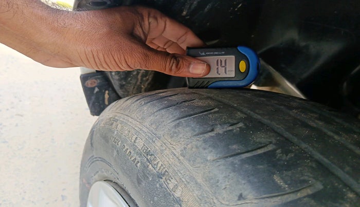 2021 Maruti Swift VXI, Petrol, Manual, 72,554 km, tyre