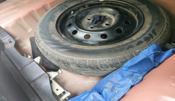 2021 Maruti Dzire VXI, Petrol, Manual, 1,07,195 km, tyre