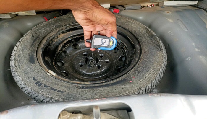 2018 Hyundai Eon MAGNA +, Petrol, Manual, 13,350 km, tyre