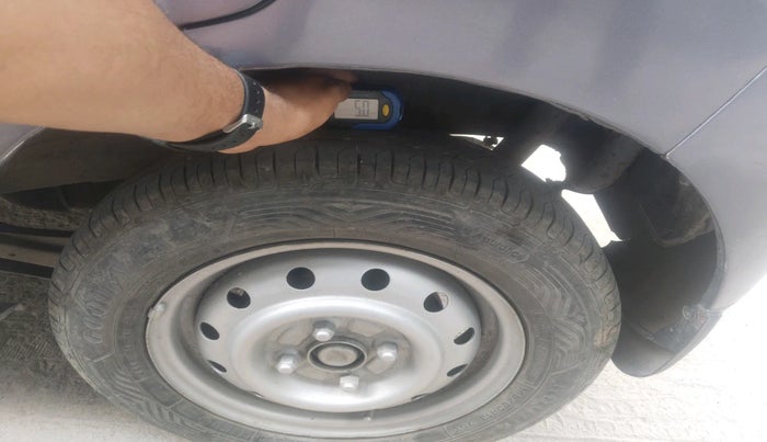 2011 Maruti Wagon R 1.0 LXI CNG, Petrol, Manual, 1,03,953 km, tyre