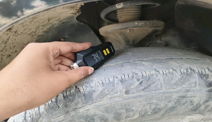 2015 Mahindra XUV500 W4, Diesel, Manual, 1,31,128 km, tyre