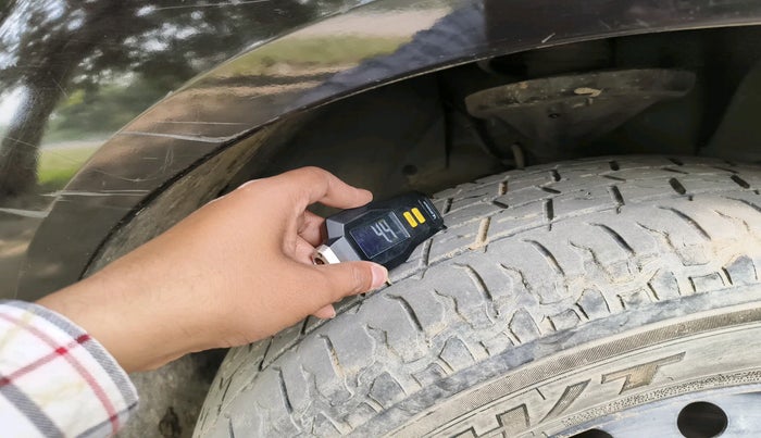 2015 Mahindra XUV500 W4, Diesel, Manual, 1,31,128 km, tyre