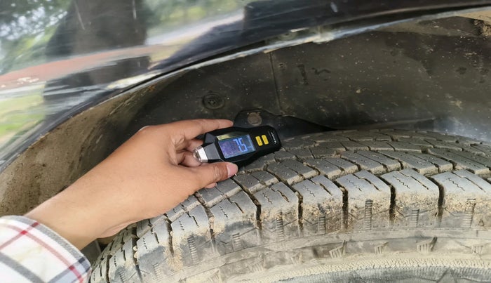 2015 Mahindra XUV500 W4, Diesel, Manual, 1,31,128 km, tyre