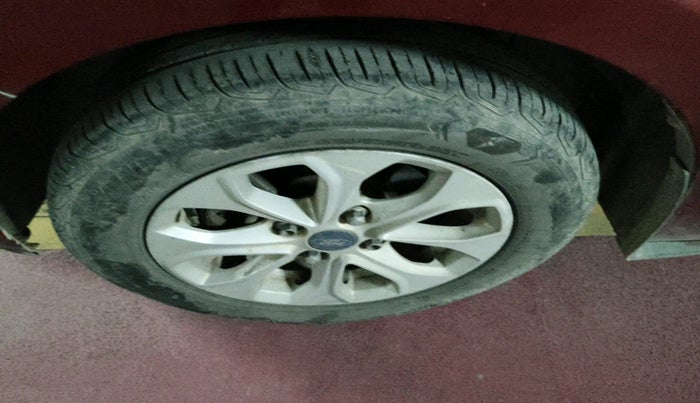 2016 Ford New Figo TITANIUM 1.2 PETROL MT, Petrol, Manual, 97,197 km, tyre