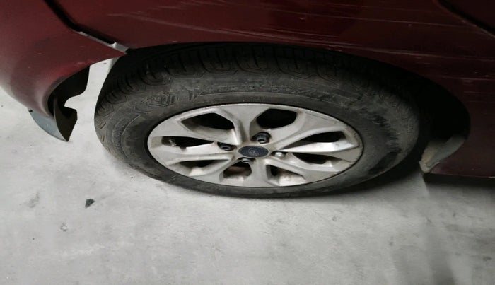 2016 Ford New Figo TITANIUM 1.2 PETROL MT, Petrol, Manual, 97,197 km, tyre