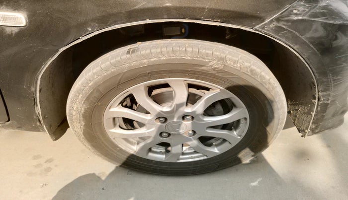 2015 Honda Amaze 1.2L I-VTEC S, Petrol, Manual, 1,31,931 km, tyre