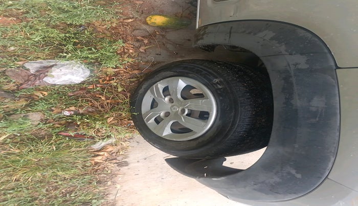 2016 Renault Kwid RXT 0.8, Petrol, Manual, 1,04,402 km, tyre