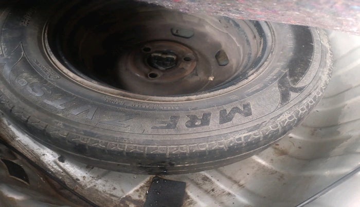 2016 Renault Kwid RXT 0.8, Petrol, Manual, 1,04,402 km, tyre