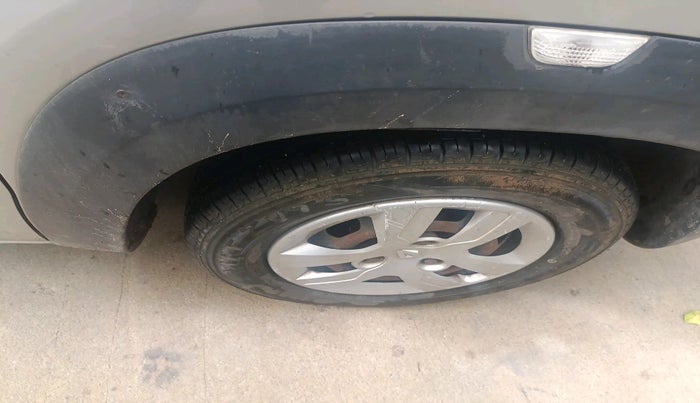 2016 Renault Kwid RXT 0.8, Petrol, Manual, 1,04,402 km, tyre