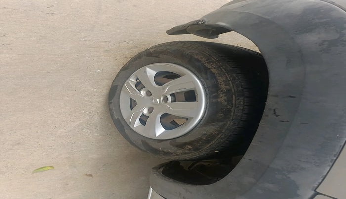 2016 Renault Kwid RXT 0.8, Petrol, Manual, 1,04,402 km, tyre