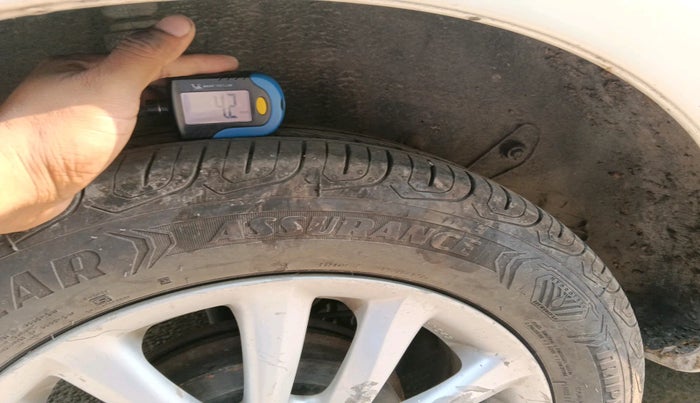 2011 Toyota Etios V, Petrol, Manual, 89,747 km, tyre