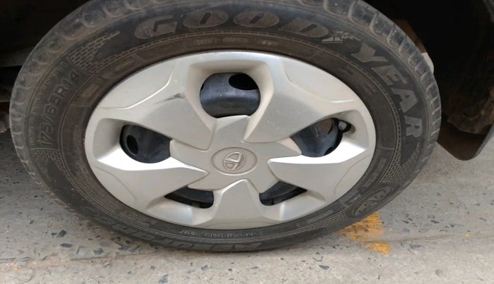 2018 Tata TIGOR XM PETROL, Petrol, Manual, 31,227 km, tyre