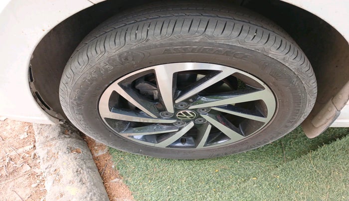 2022 Volkswagen VIRTUS TOPLINE TSI 1.0 MT, Petrol, Manual, 30,038 km, tyre