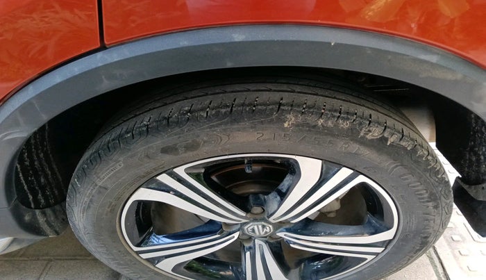 2022 MG ASTOR SHARP 1.5 MT, Petrol, Manual, 38,624 km, tyre