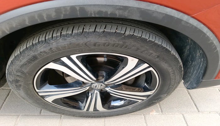 2022 MG ASTOR SHARP 1.5 MT, Petrol, Manual, 38,624 km, tyre