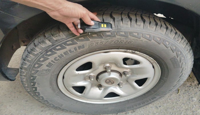 2015 Tata Safari Storme 2.2 EX 4X2, Diesel, Manual, 71,428 km, tyre