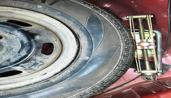 2019 Renault Kwid RXT 0.8 (O), Petrol, Manual, 32,994 km, tyre