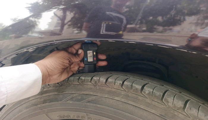 2017 Toyota Innova Crysta 2.8 GX AT 7 STR, Diesel, Automatic, 72,012 km, tyre