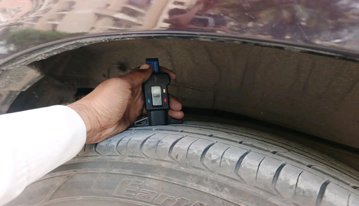 2017 Toyota Innova Crysta 2.8 GX AT 7 STR, Diesel, Automatic, 72,012 km, tyre