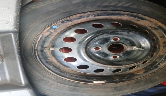 2015 Maruti Wagon R 1.0 VXI, Petrol, Manual, 79,751 km, tyre