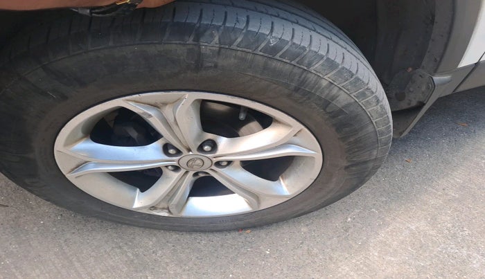 2022 Tata Harrier XZA 2.0L, Diesel, Automatic, 36,429 km, tyre