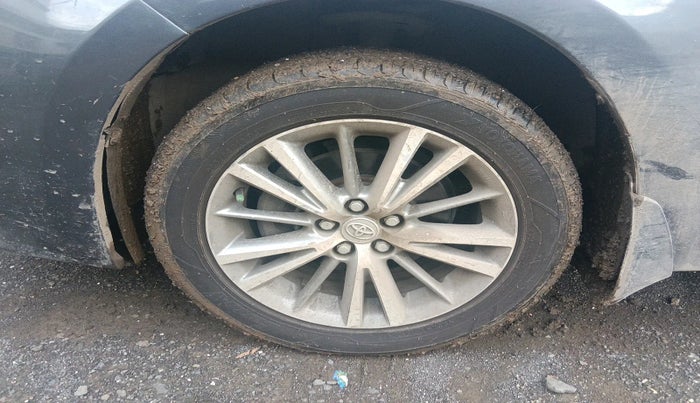 2014 Toyota Corolla Altis VL AT PETROL, Petrol, Automatic, 1,01,774 km, tyre