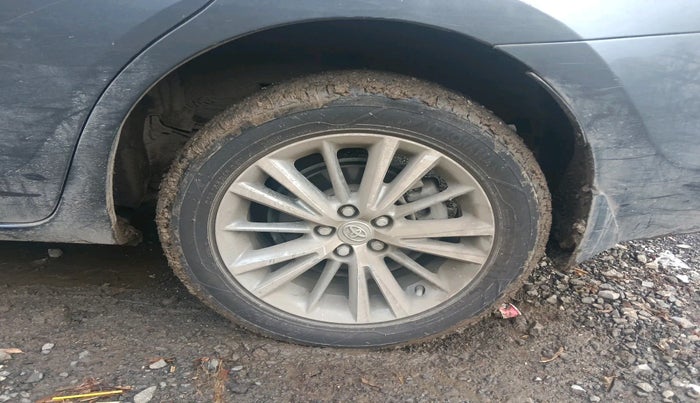 2014 Toyota Corolla Altis VL AT PETROL, Petrol, Automatic, 1,01,774 km, tyre