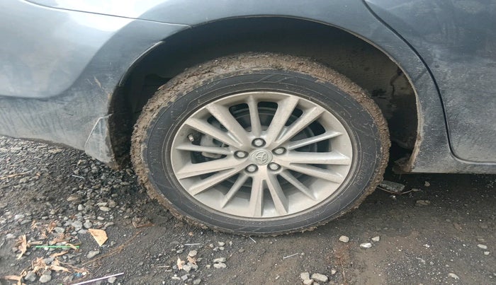 2014 Toyota Corolla Altis VL AT PETROL, Petrol, Automatic, 1,01,774 km, tyre