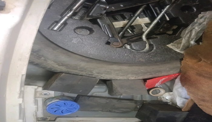 2022 Mahindra XUV300 W6 1.5 Diesel, Diesel, Manual, 1,02,667 km, tyre