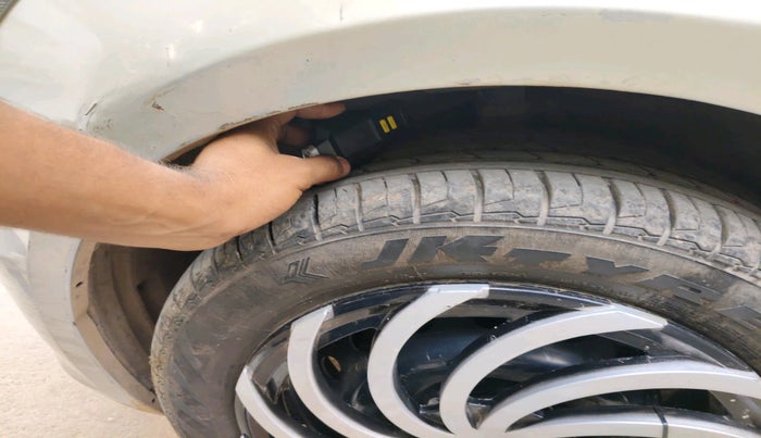 2015 Maruti Swift LXI (O), Petrol, Manual, 94,783 km, tyre