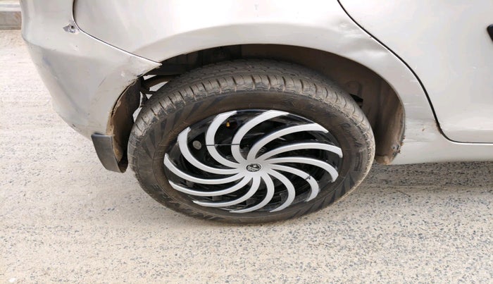 2015 Maruti Swift LXI (O), Petrol, Manual, 94,783 km, tyre