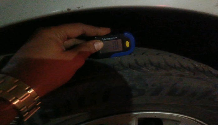 2010 Maruti Swift ZXI, Petrol, Manual, 1,26,130 km, tyre