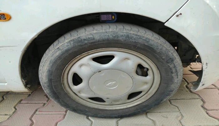 2014 Chevrolet Beat LT PETROL, Petrol, Manual, 68,812 km, tyre