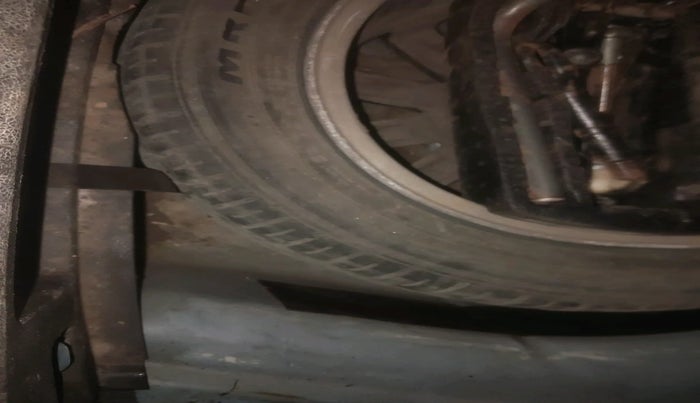 2010 Volkswagen Jetta TRENDLINE 2.0L TDI, Diesel, Manual, 1,01,209 km, tyre