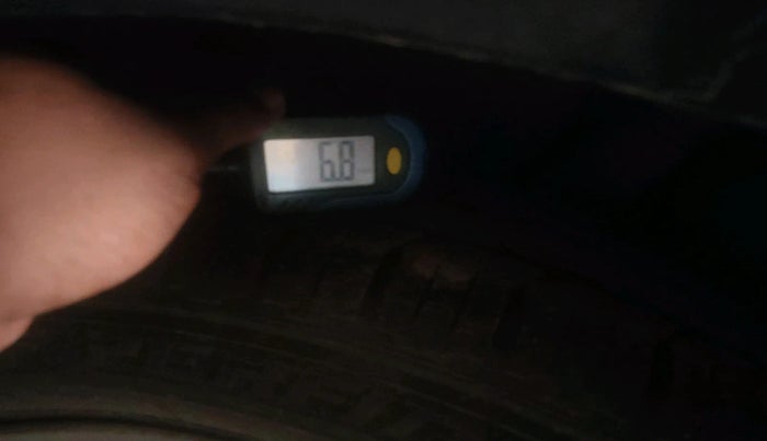 2010 Volkswagen Jetta TRENDLINE 2.0L TDI, Diesel, Manual, 1,01,209 km, tyre