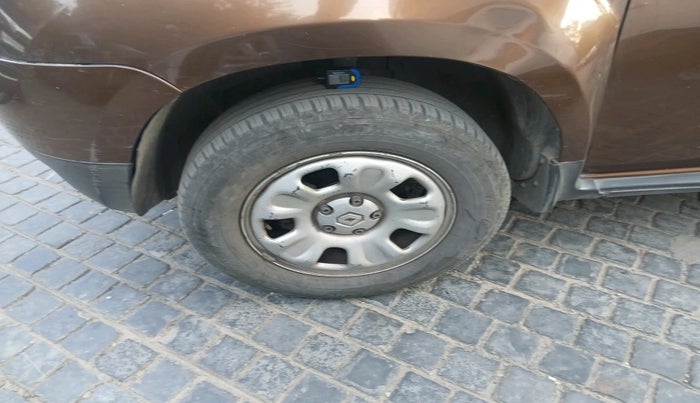 2013 Renault Duster 85 PS RXL DIESEL, Diesel, Manual, 2,04,501 km, tyre