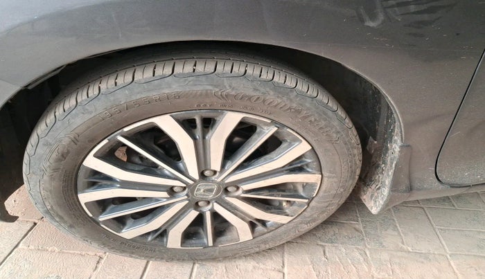 2017 Honda City 1.5L I-VTEC VX CVT, Petrol, Automatic, 1,11,631 km, tyre