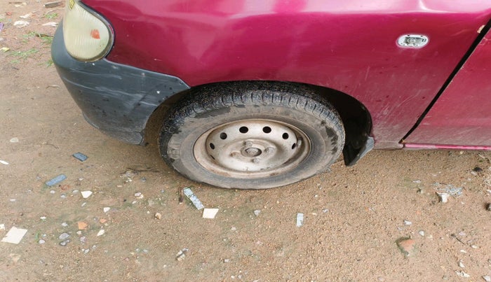 2011 Maruti Alto LXI, Petrol, Manual, 1,06,289 km, tyre