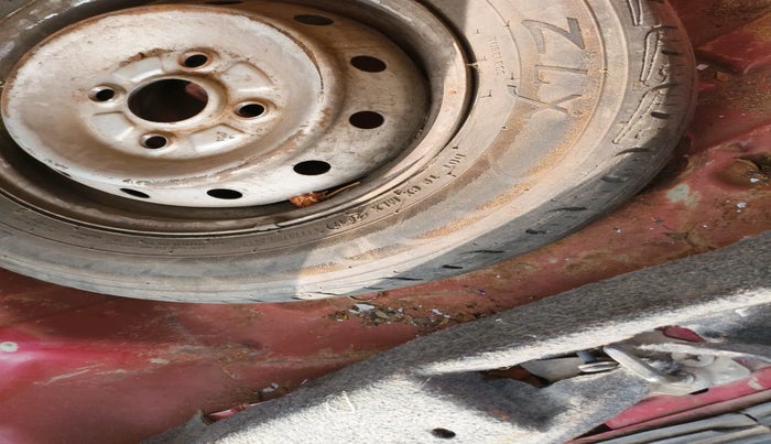 2011 Maruti Alto LXI, Petrol, Manual, 1,06,289 km, tyre