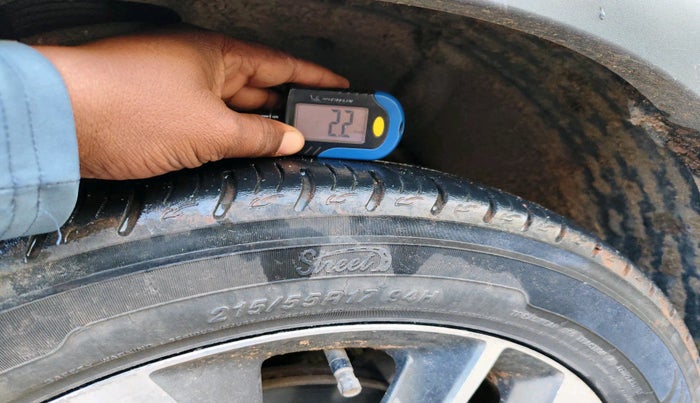 2019 Mahindra XUV300 W8 (O) 1.5 DIESEL, Diesel, Manual, 1,52,399 km, tyre