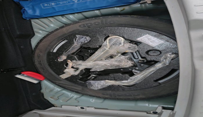 2019 Mahindra XUV300 W8 (O) 1.2 PETROL, Petrol, Manual, 47,803 km, tyre